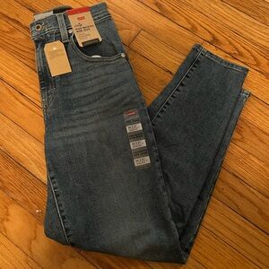 Levis Silver Tab High-Waisted Mom Jean